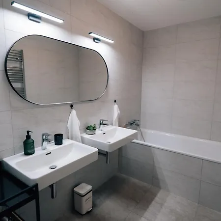 Stylish 110m2 Near Center Lägenhet Prag