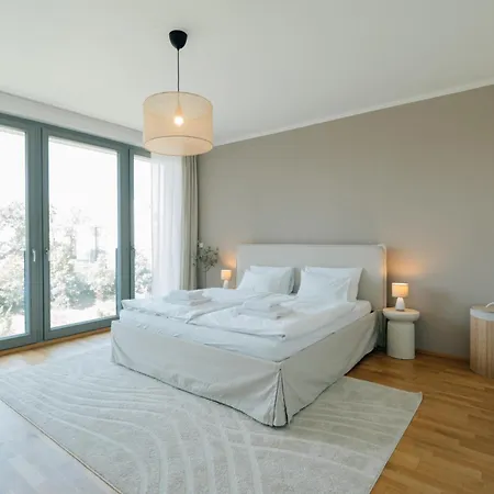 Stylish 110m2 Near Center Lägenhet