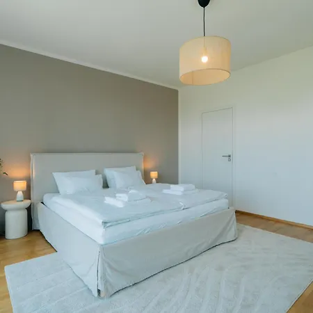Stylish 110m2 Near Center Prag
