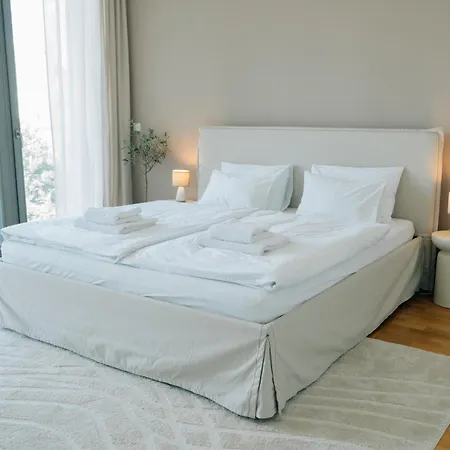 Stylish 110m2 Near Center Prag